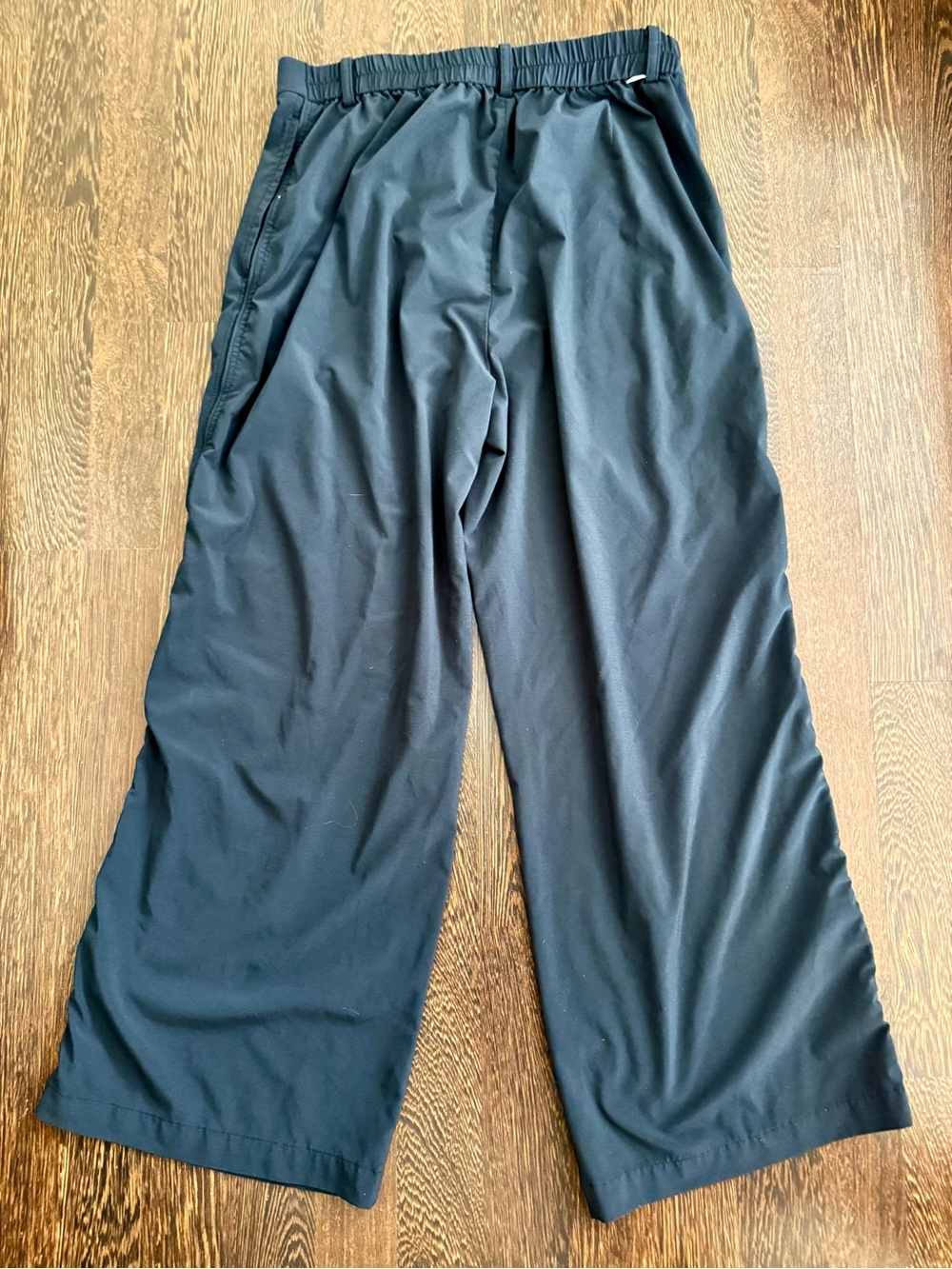 Vuori Women's Size Medium Navy Blue Villa Trouser Wide Leg Pants Cropped 26” - Picture 2 of 4